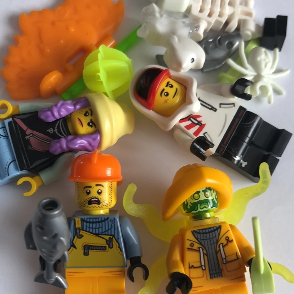 LEGO HIDDEN Side Minifigures LEGO Captain Jonas Jonas Jr Parker L Jackson